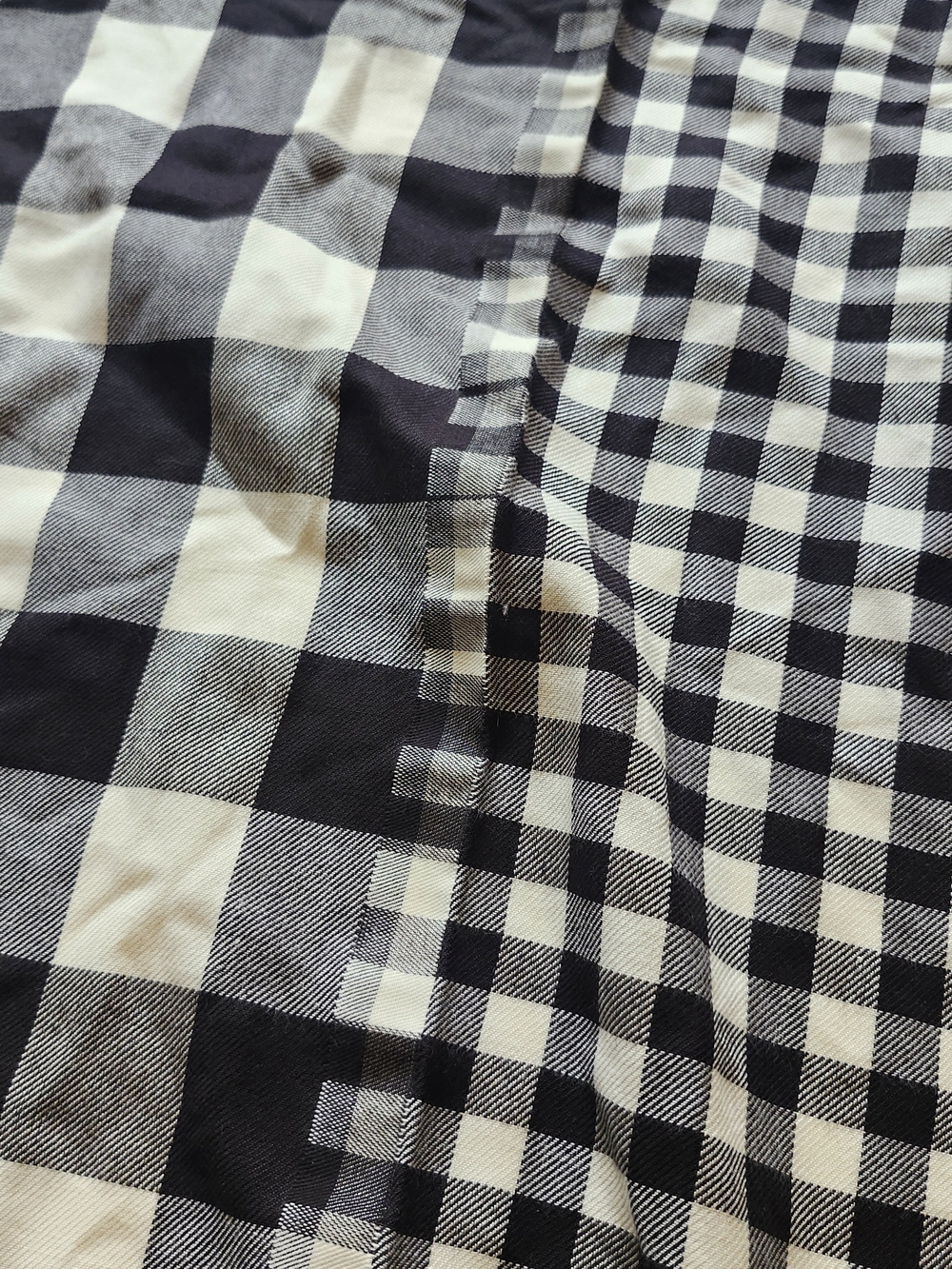 NWT BLACK AND WHITE TALBOTS SCARF - Picture 2 of 11